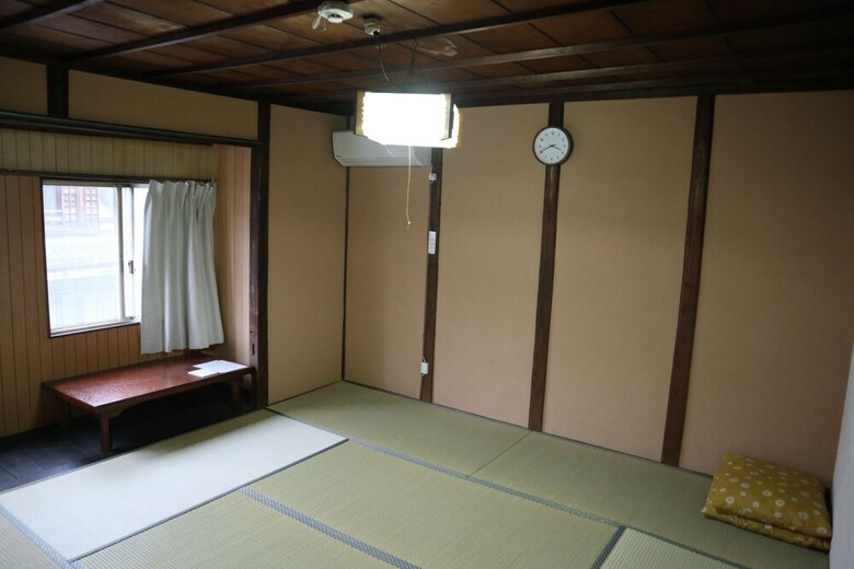 Hostal Tsushima Guest House - Hostel