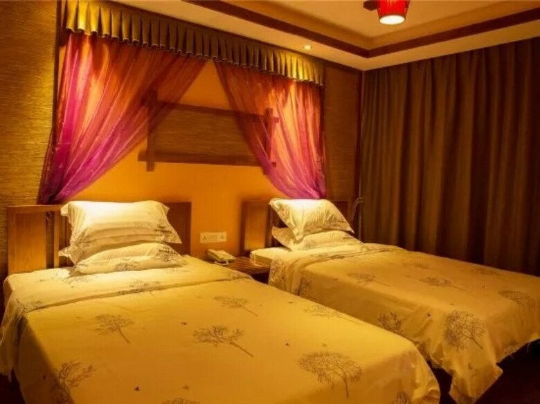 Hostal Bluesky Hotel & Resort
