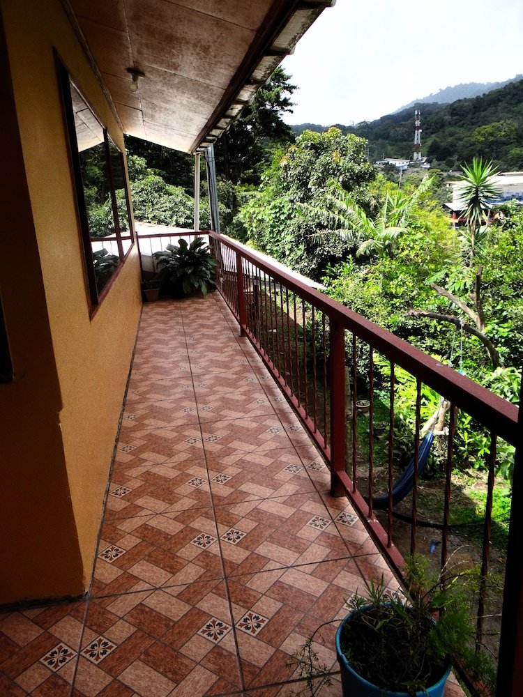 Hummingbird House B&B