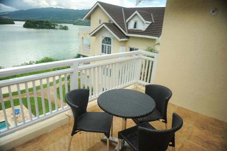 Lagoons Apartments