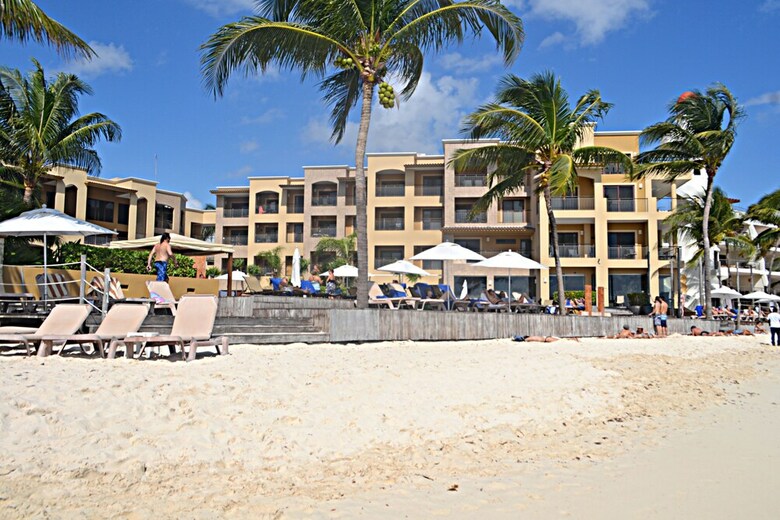 Apartamentos El Faro Beachfront Penthouse