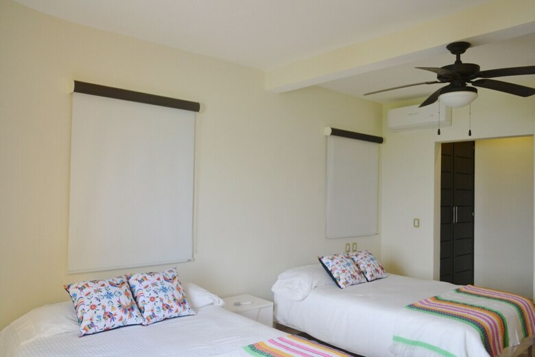 Apartamentos El Faro Beachfront Penthouse