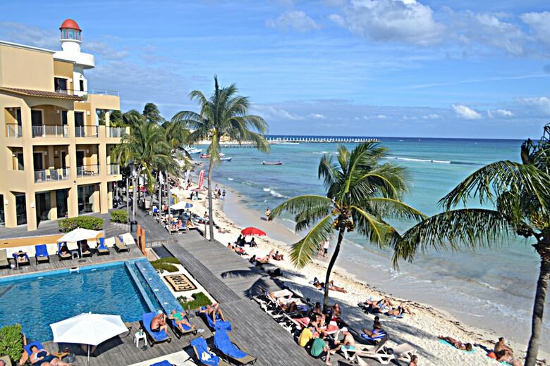 Apartamentos El Faro Beachfront Penthouse