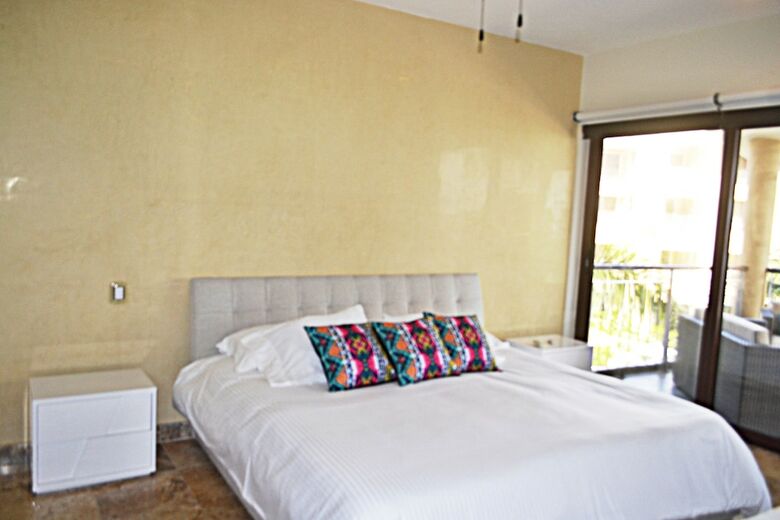 Apartamentos El Faro Beachfront Penthouse