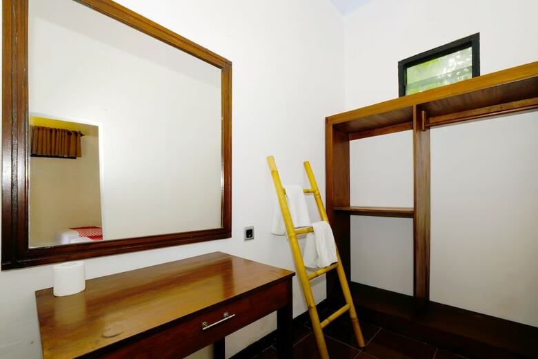 Oyo 1835 Surya Mandalika Hotel