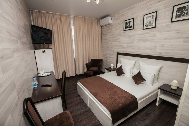 Fox Hotel