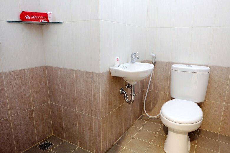 Hotel Zen Rooms Near Alun-alun