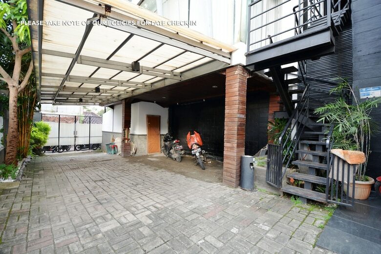 Hotel Zen Rooms Radio Dalam