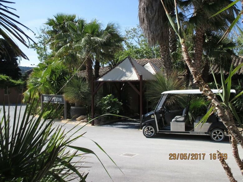 Bungalow With 2 Bedrooms In Grimaud, With Pool Access - 200 M From The Beach