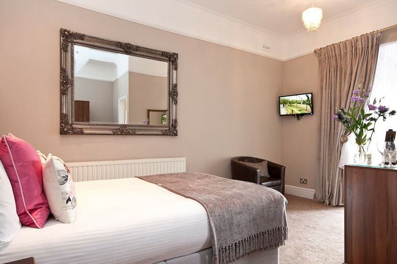 Bed & Breakfast Oakbank House