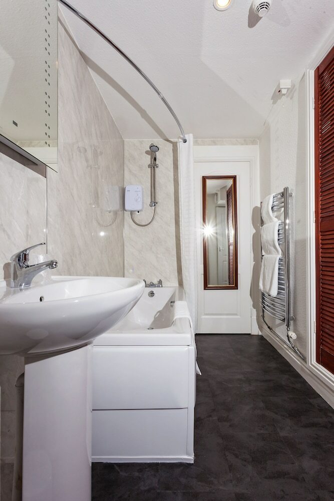 Bed & Breakfast Oakbank House