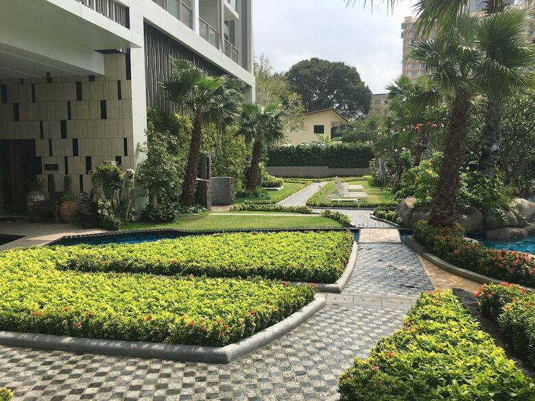 Frank's Condo At Riviera Wongamat