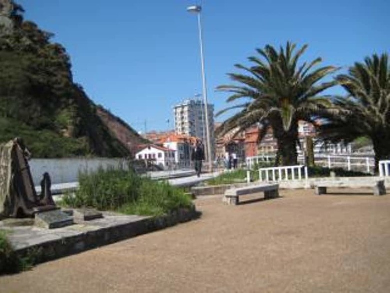 Apartment With One Bedroom In Cand�s