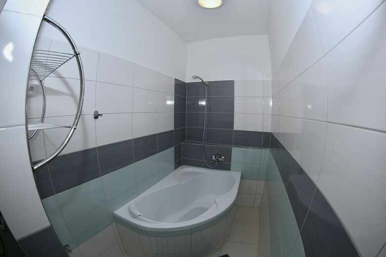Aparthotel Apartments Krom??�?