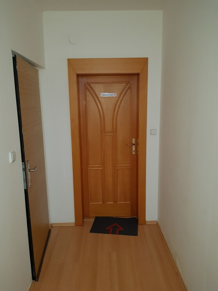 Aparthotel Apartments Krom??�?