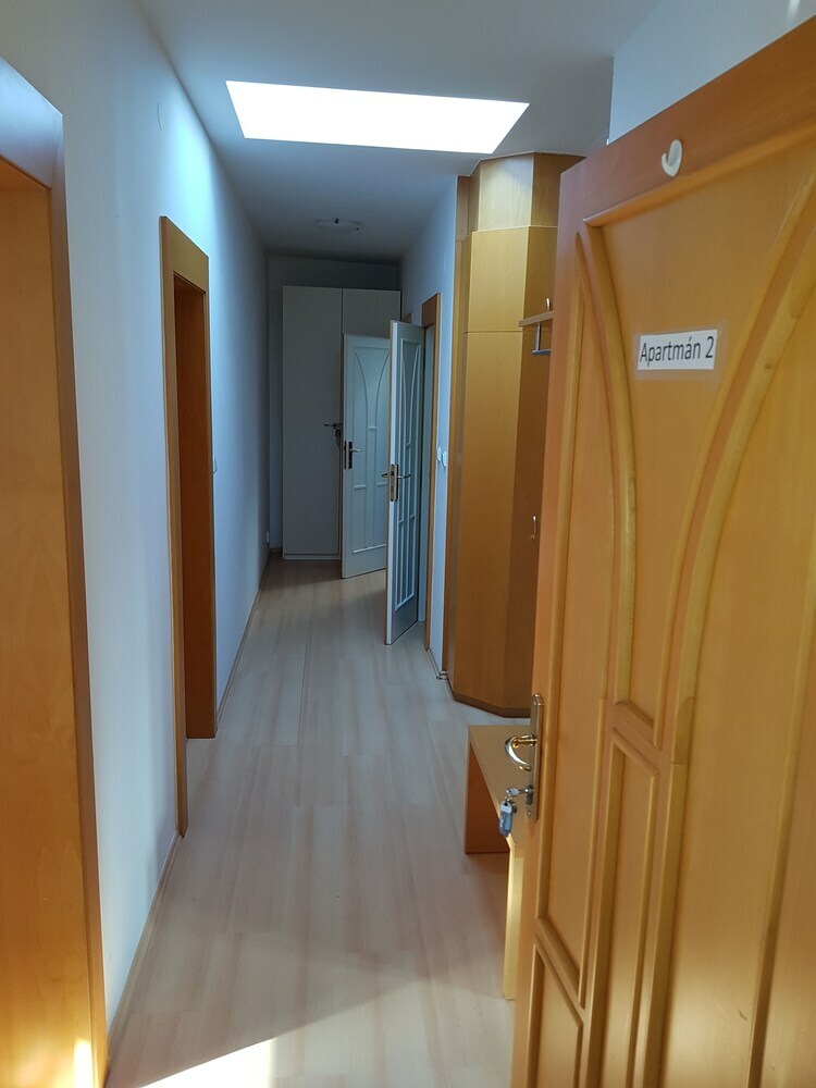 Aparthotel Apartments Krom??�?