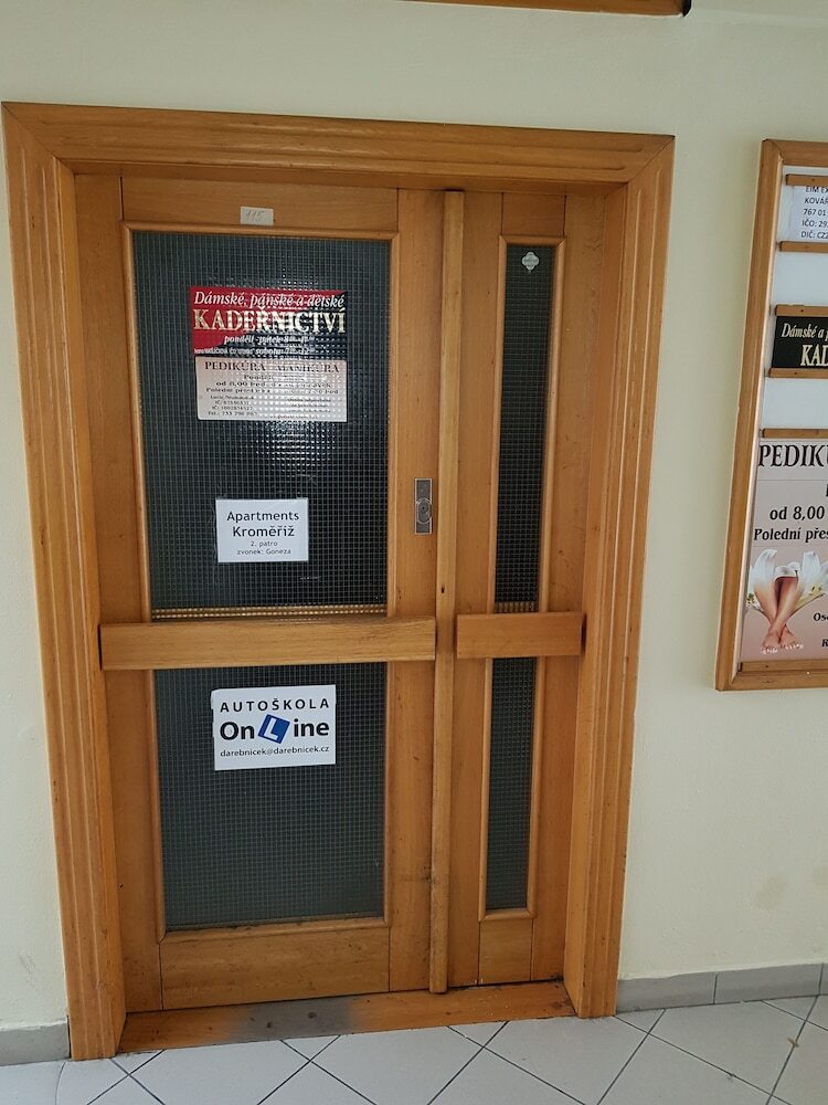 Aparthotel Apartments Krom??�?