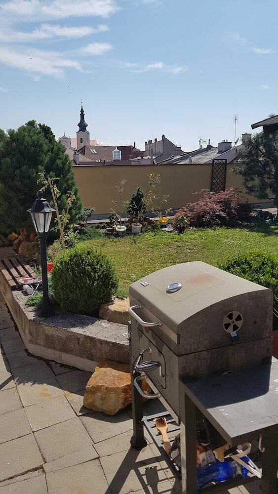 Aparthotel Apartments Krom??�?