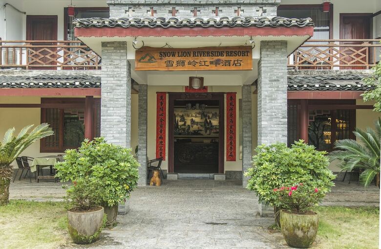 Hotel Snow Lion Riverside Resort