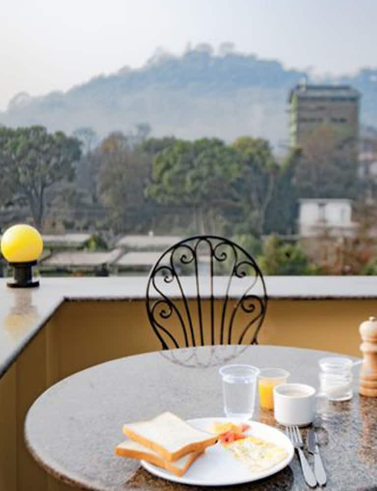 Hotel Be Here Now Guest House