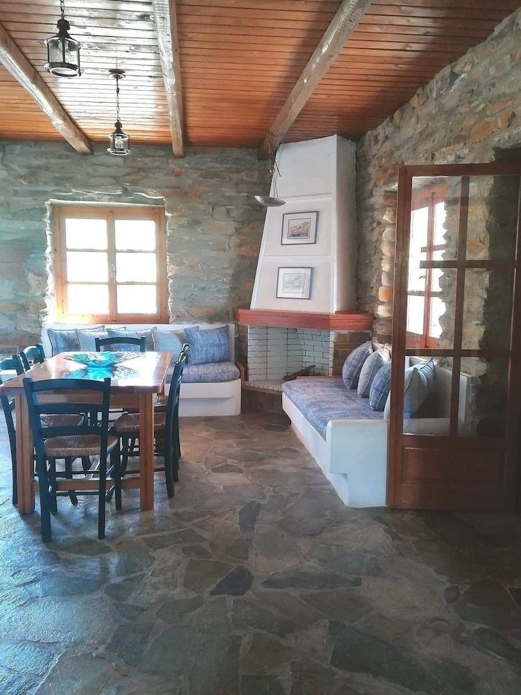 Hotel The Traditional Stone Villa