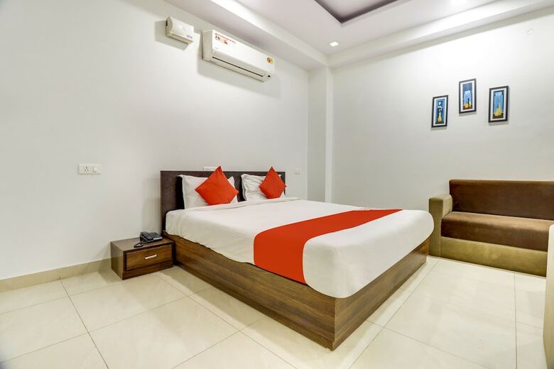 Oyo 6697 Hotel Green Lemon