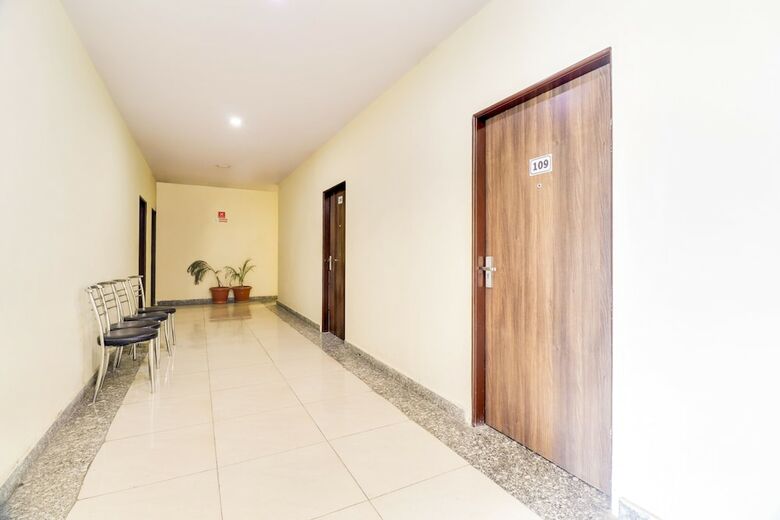 Oyo 6697 Hotel Green Lemon