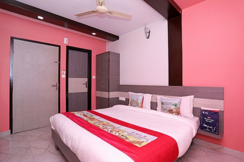Oyo 10228 Hotel Chandramouli