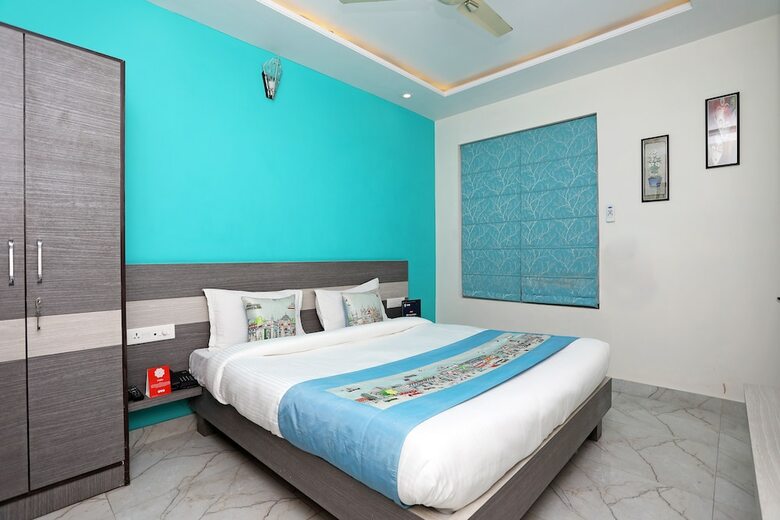 Oyo 10228 Hotel Chandramouli