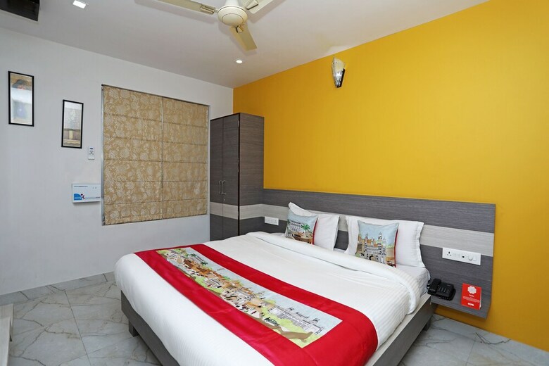 Oyo 10228 Hotel Chandramouli