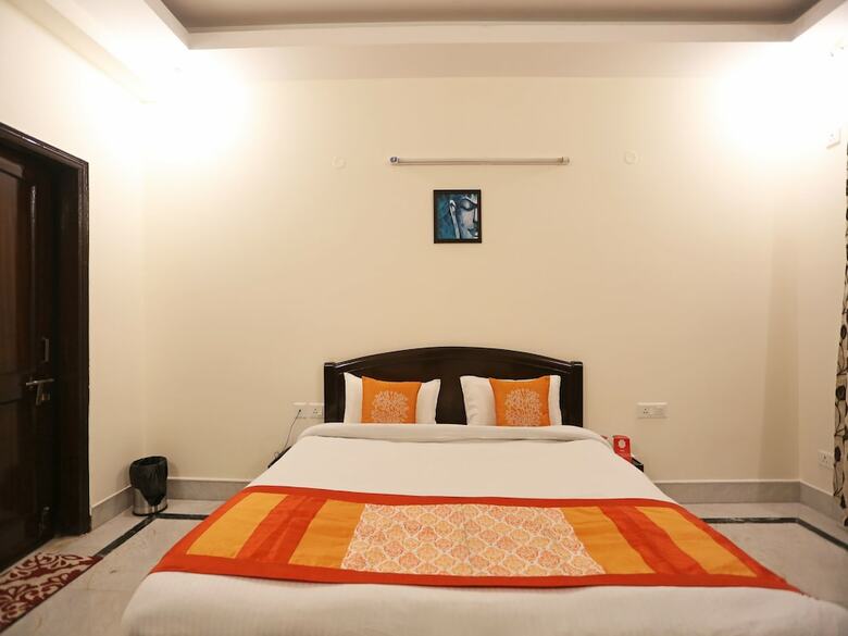 Hotel Oyo 6226 Mascot Neo
