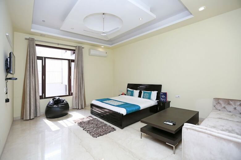 Hotel Oyo 9072 Noida Dreamz
