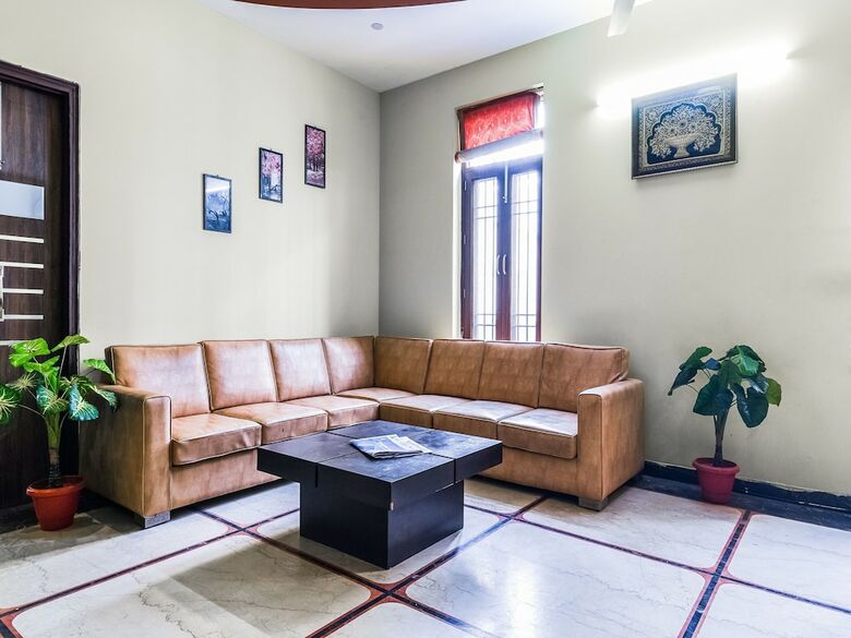 Hotel Oyo 9072 Noida Dreamz