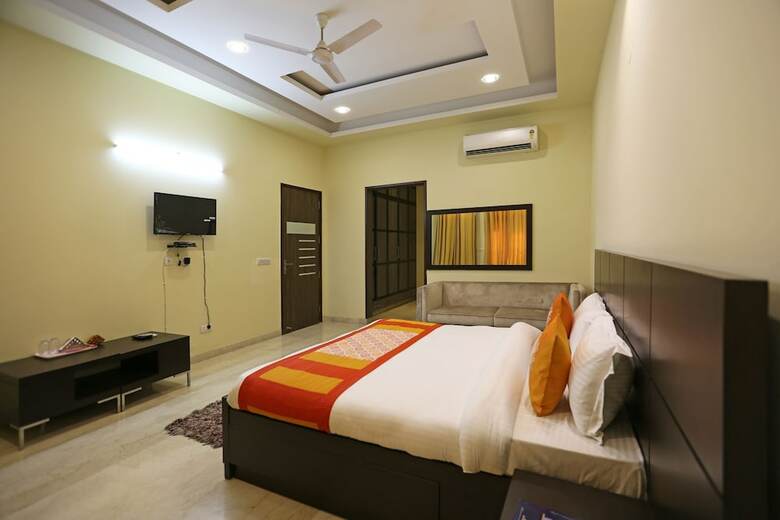 Hotel Oyo 9072 Noida Dreamz