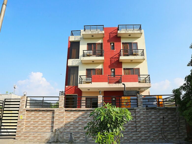 Hotel Oyo Flagship 238 Noida Sector 72