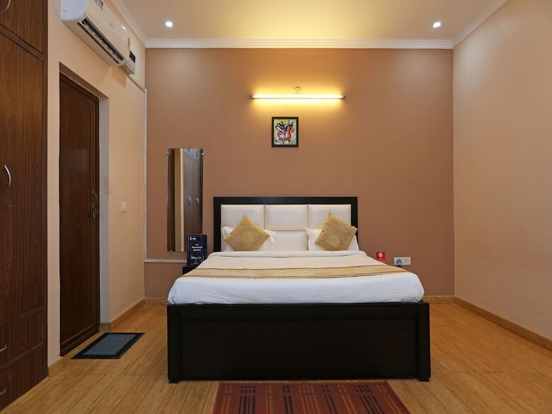 Hotel Oyo 9341 Mascot Pentazz