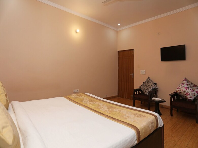 Hotel Oyo 9341 Mascot Pentazz