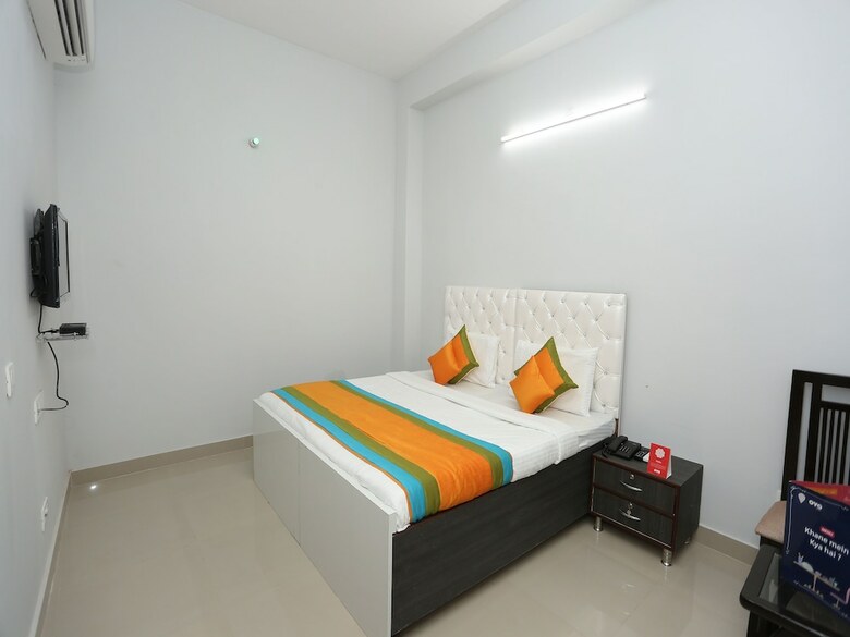 Oyo 9935 Hotel Mango House