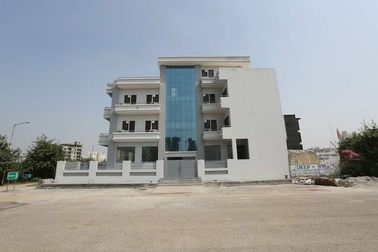 Oyo 9935 Hotel Mango House