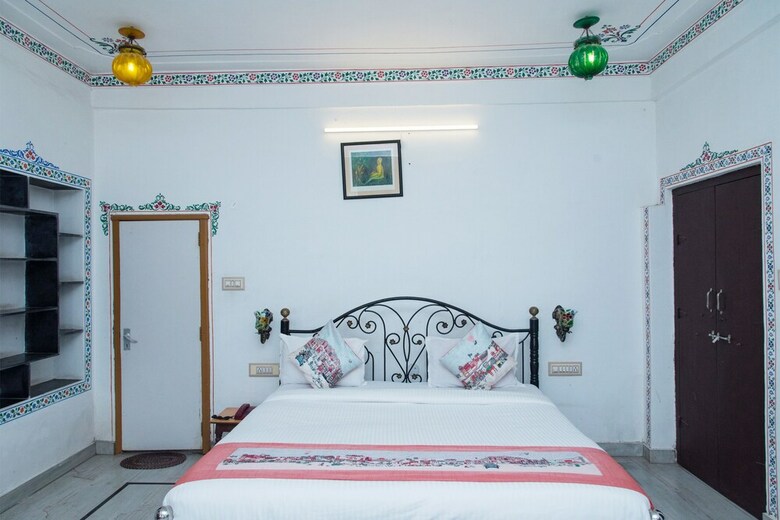 Oyo 10704 Hotel Lake Haveli