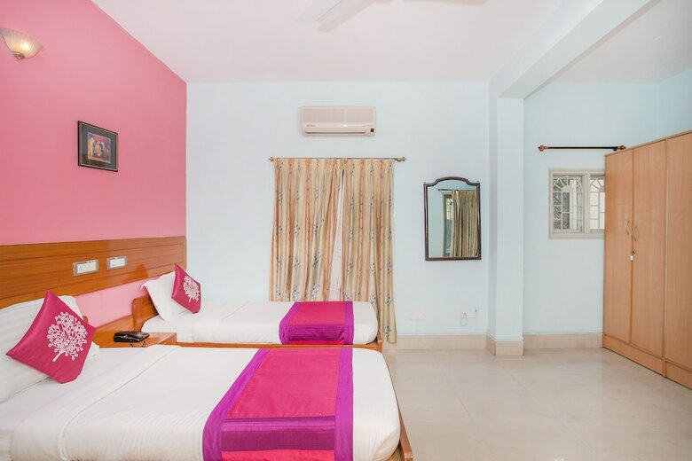 Oyo 11592 Hotel Red Carpet Residence
