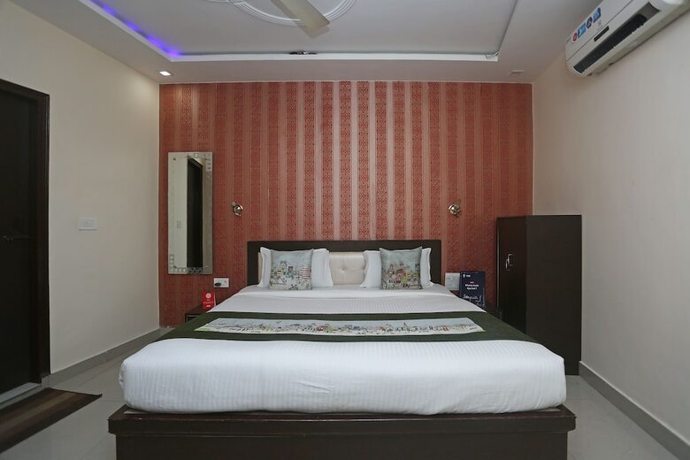 Hotel Oyo 9369 Raj Paradise