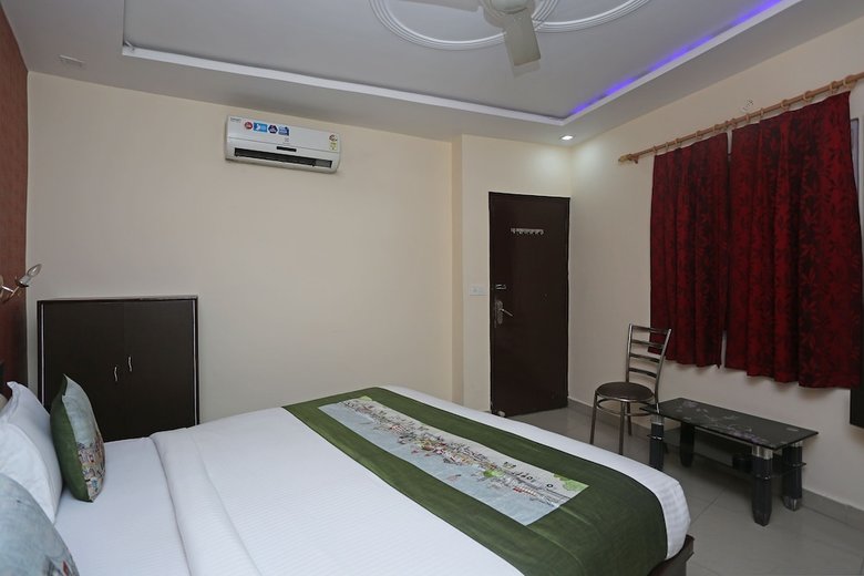 Hotel Oyo 9369 Raj Paradise