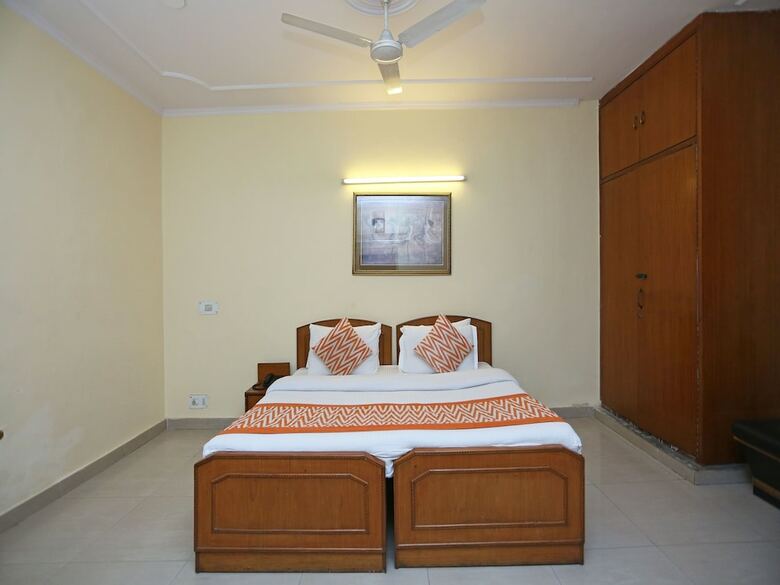 Oyo 542 Hotel Kalkaji Residency