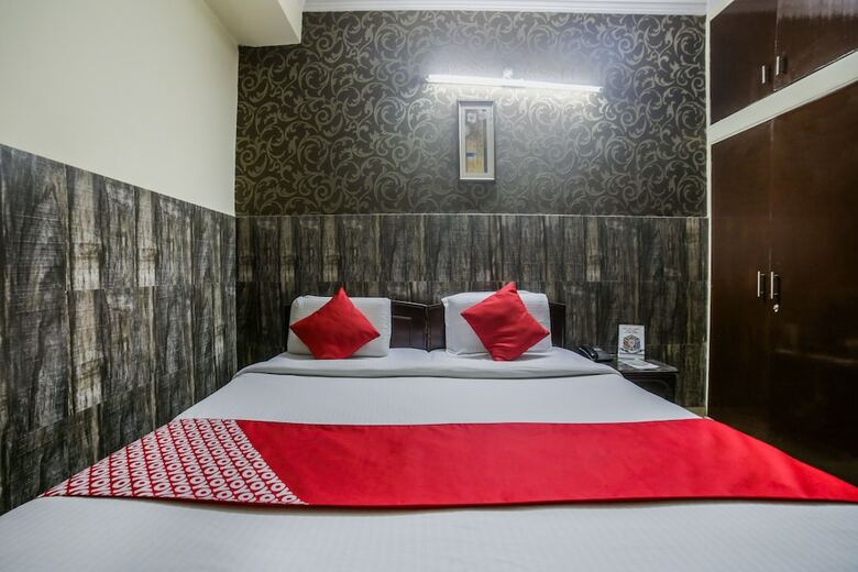 Hotel Oyo 10758 Crossroads Inn