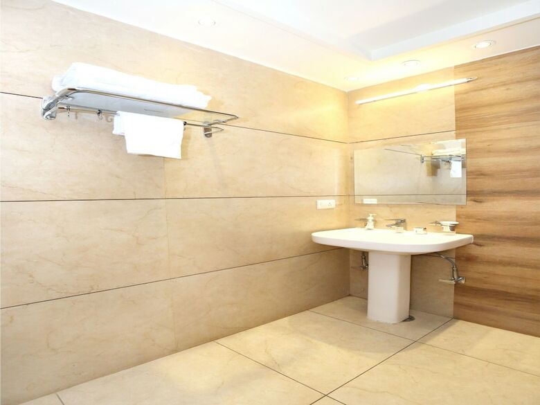 Oyo 2860 Hotel 24x7 Inn