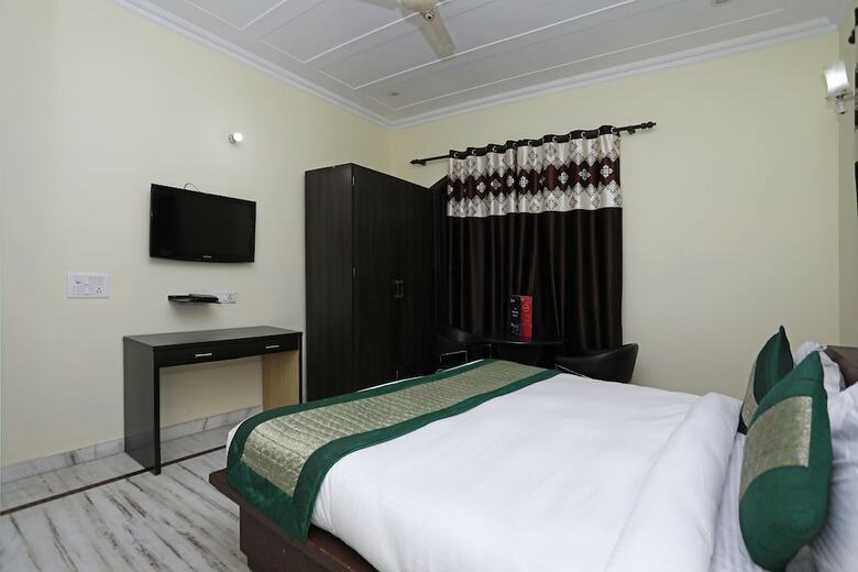 Oyo 11606 Hotel K R Group