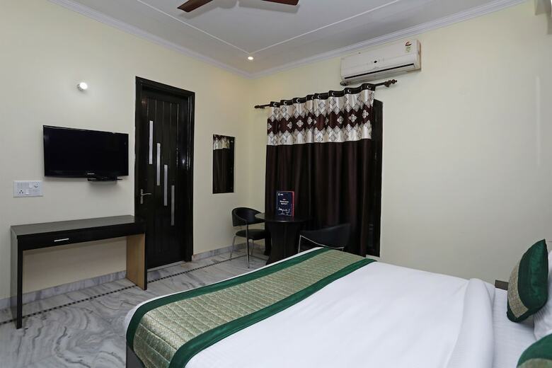 Oyo 11606 Hotel K R Group