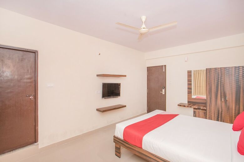 Oyo 10475 Pmr Hotel