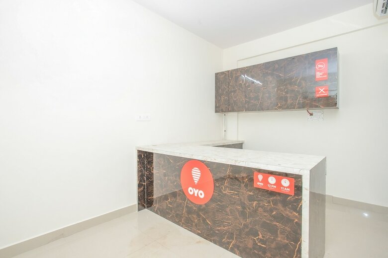 Oyo 10475 Pmr Hotel